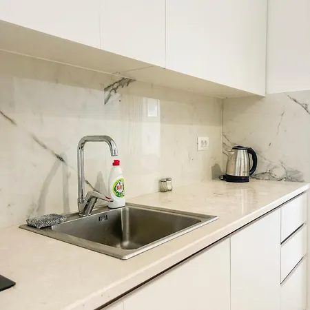 Apartment Voyager Superior Golem (Tirana)