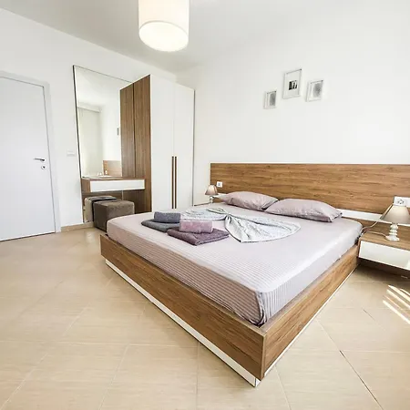 Voyager Superior Lägenhet Golem (Tirana)